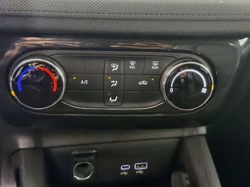 Used 2025 Chevrolet TrailBlazer LT FWD image 23