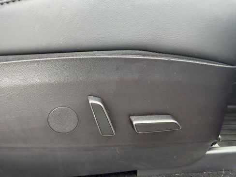 Used 2022 Tesla Model Y Performance image 32