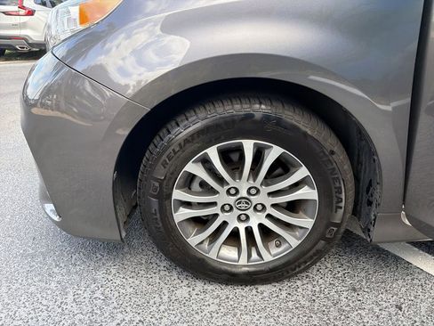Used 2019 Toyota Sienna XLE w/ XLE Navigation Package FWD image 30