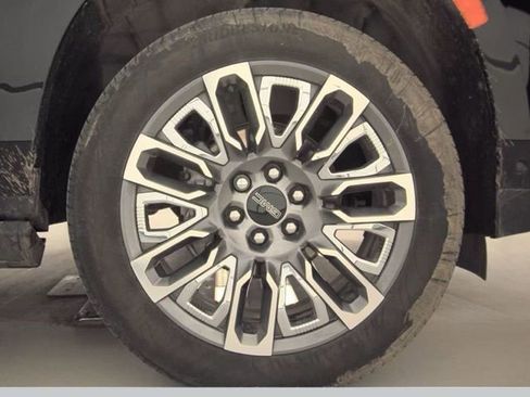 Used 2023 GMC Yukon Denali Ultimate image 21