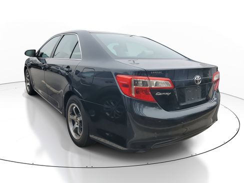 Used 2014 Toyota Camry LE image 7