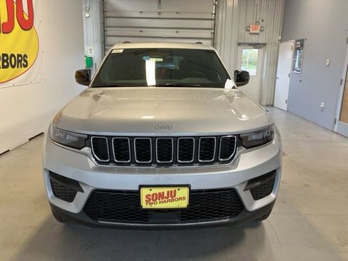 Used 2025 Jeep Grand Cherokee Laredo X w/ Luxury Tech Group I image 2