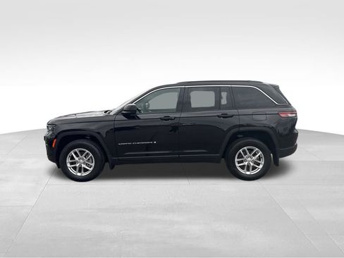 Used 2025 Jeep Grand Cherokee Laredo X image 2