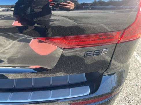 Certified 2023 Volvo XC60 B5 Ultimate w/ Climate Package image 9