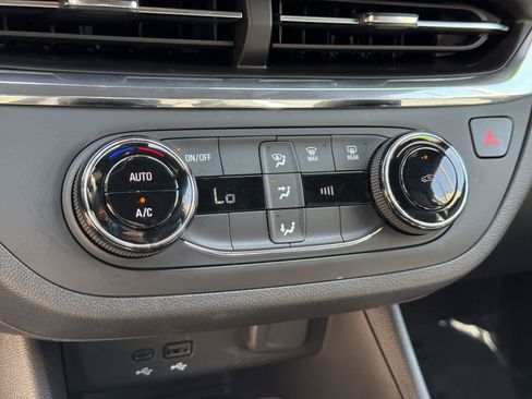 Used 2025 Buick Envista Preferred FWD image 36