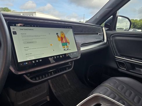 Used 2023 Rivian R1S Adventure AWD/4WD image 27