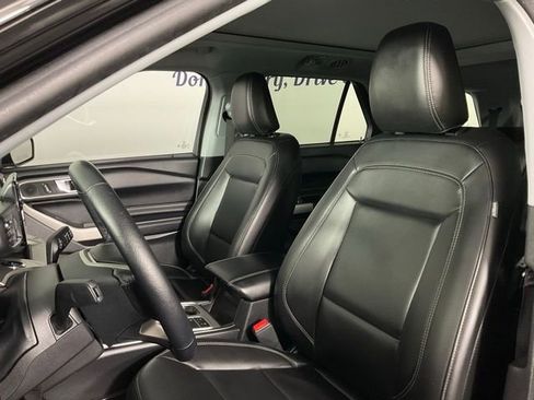 Used 2023 Ford Explorer XLT w/ Equipment Group 202A image 13