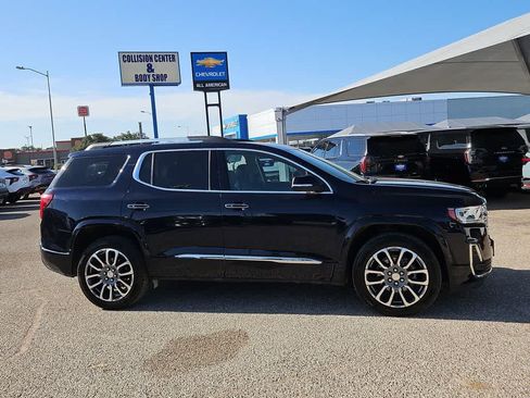 Used 2022 GMC Acadia Denali w/ Denali Ultimate Package FWD image 9