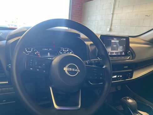 Used 2024 Nissan Rogue SV FWD image 28