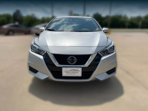 Used 2021 Nissan Versa SV FWD image 2