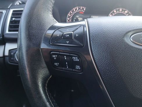 Used 2017 Ford Explorer Platinum image 11