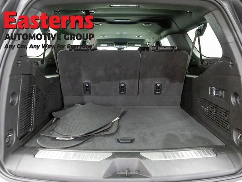 Used 2025 GMC Yukon XL Denali AWD/4WD image 9