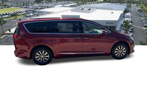 Certified 2019 Chrysler Pacifica Touring-L Plus image 14