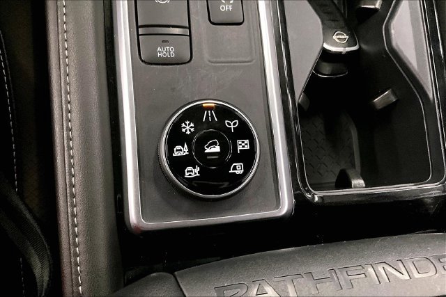 Used 2024 Nissan Pathfinder SL AWD/4WD image 38