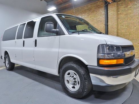 Used 2020 Chevrolet Express 3500 LS w/ Chrome Appearance Package image 6