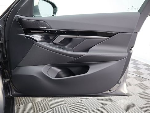 Certified 2025 BMW 530i xDrive w/ Premium Package image 27