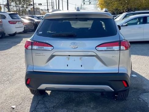 Used 2024 Toyota Corolla Cross LE image 5