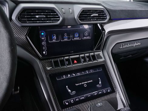 Used 2023 Lamborghini Urus Performante AWD/4WD image 29