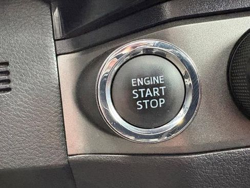 Used 2018 Toyota Tacoma SR image 13