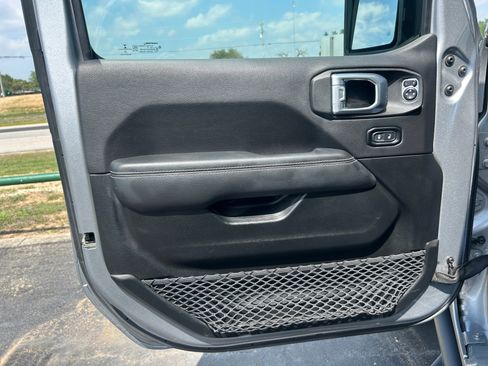 Used 2021 Jeep Gladiator Overland w/ Popular Equipment Package AWD/4WD image 23
