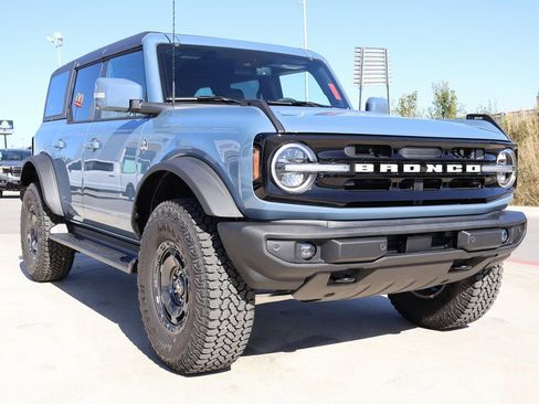 New 2025 Ford Bronco Outer Banks w/ Sasquatch Package image 6