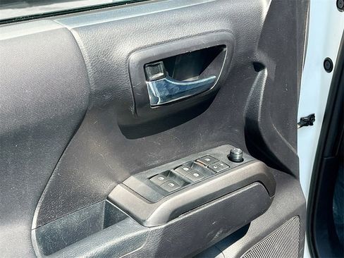 Used 2020 Toyota Tacoma TRD Sport image 17