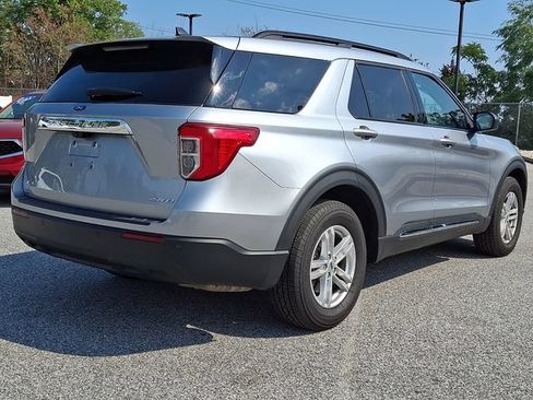 Used 2023 Ford Explorer XLT AWD/4WD image 9