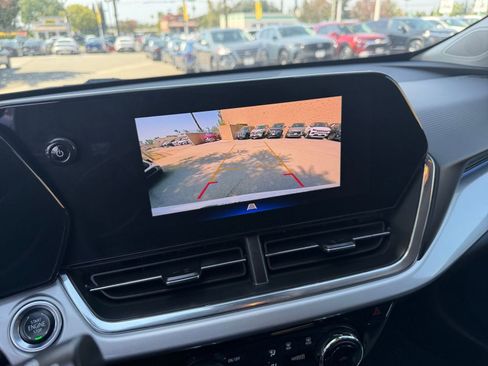 Used 2025 Chevrolet Trax LT FWD image 22