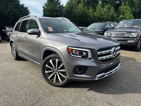 Used 2022 Mercedes-Benz GLB 250 w/ Premium Package Lite image 4
