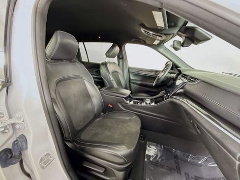 Used 2021 Jeep Grand Cherokee L Laredo image 28