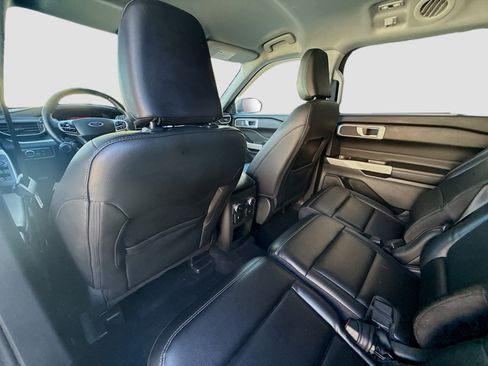 Used 2021 Ford Explorer XLT w/ Equipment Group 202A image 24