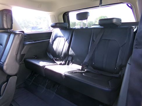 Used 2020 Ford Expedition Platinum image 11