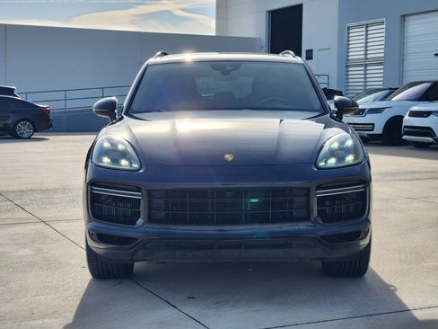 Used 2019 Porsche Cayenne Turbo image 2