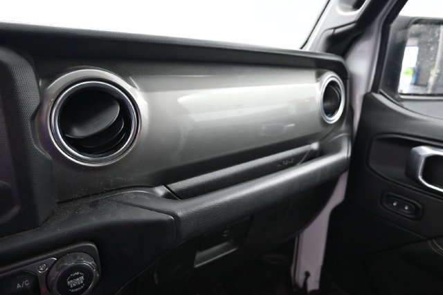 Used 2021 Jeep Wrangler Unlimited Sahara AWD/4WD image 17