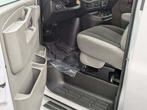 Used 2025 GMC Savana 2500 w/ Driver Convenience Package RWD image 21