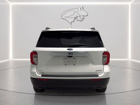 Used 2023 Ford Explorer XLT AWD/4WD image 4