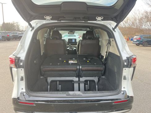 Certified 2023 Toyota Sienna Platinum image 19