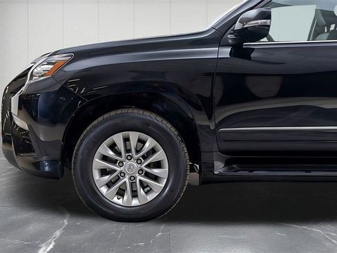 Used 2018 Lexus GX 460 image 45