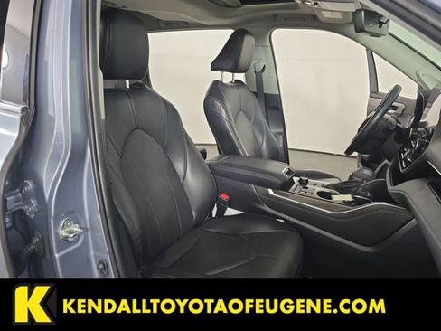 Used 2023 Toyota Highlander Limited AWD/4WD image 32