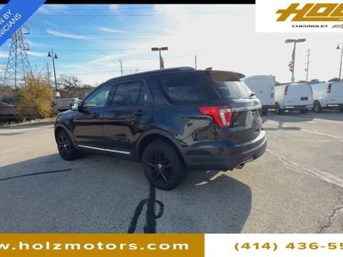 Used 2018 Ford Explorer XLT image 6