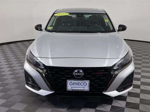 Used 2023 Nissan Altima 2.5 SR w/ SR Premium Package image 3