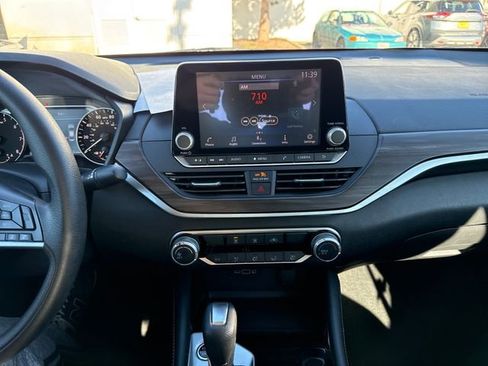 Used 2023 Nissan Altima 2.5 SV image 11