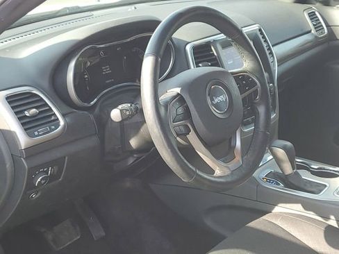 Used 2018 Jeep Grand Cherokee Laredo AWD/4WD image 7