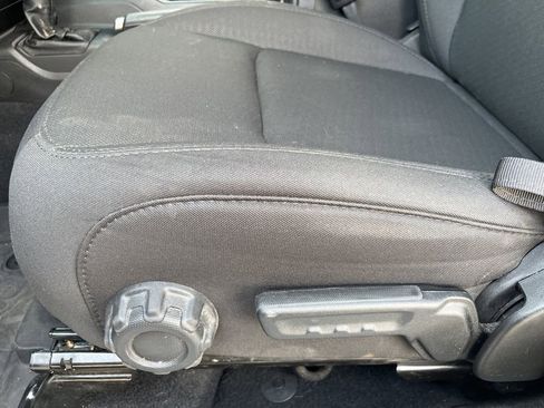 Used 2023 Jeep Wrangler Unlimited w/ Sun & Screen Package image 31