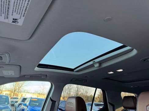 Used 2018 Chevrolet Traverse High Country image 18