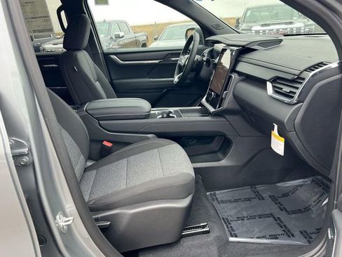 New 2025 GMC Acadia Elevation image 25