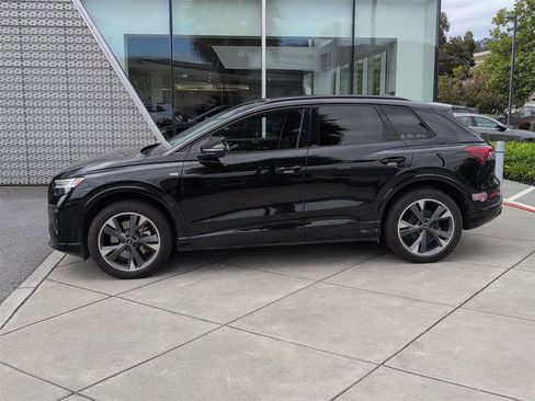 Used 2024 Audi Q4 e-tron Prestige w/ Black Optic Package image 8