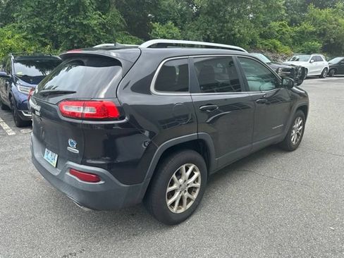 Used 2016 Jeep Cherokee Latitude w/ Comfort/Convenience Group AWD/4WD image 4
