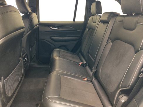 Used 2023 Jeep Grand Cherokee Altitude RWD image 18