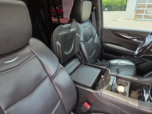 Used 2017 Cadillac Escalade Platinum AWD/4WD image 34